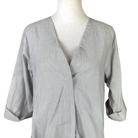 Koch Gray White Stripe Oversized Back Toggle V-neck 3/4 Sleeve Button Up Top - Picture 4 of 12